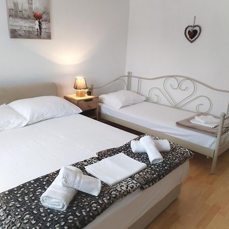 Apartments"Nika" With Private Pool Galovac  Esterno foto