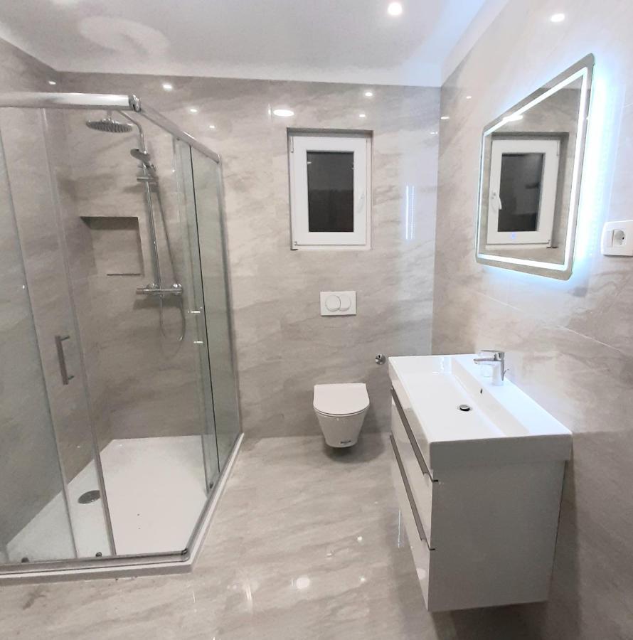 Apartments"Nika" With Private Pool Galovac  Esterno foto