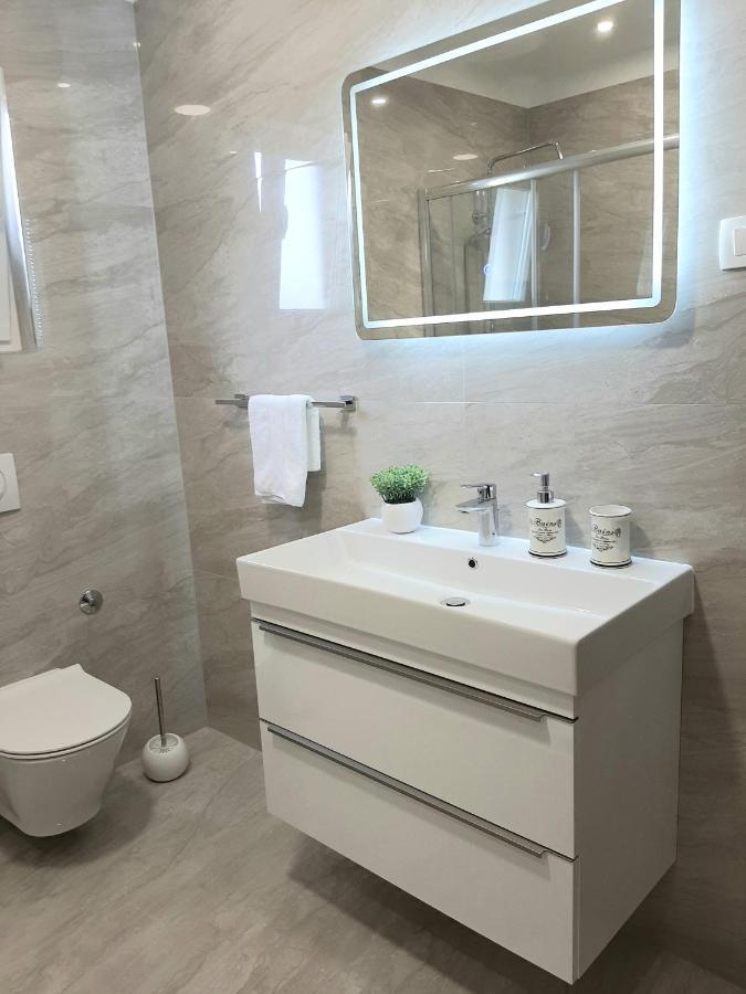 Apartments"Nika" With Private Pool Galovac  Esterno foto