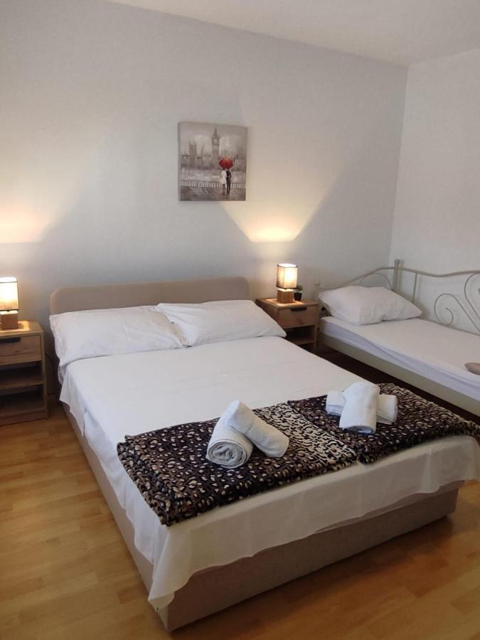 Apartments"Nika" With Private Pool Galovac  Esterno foto