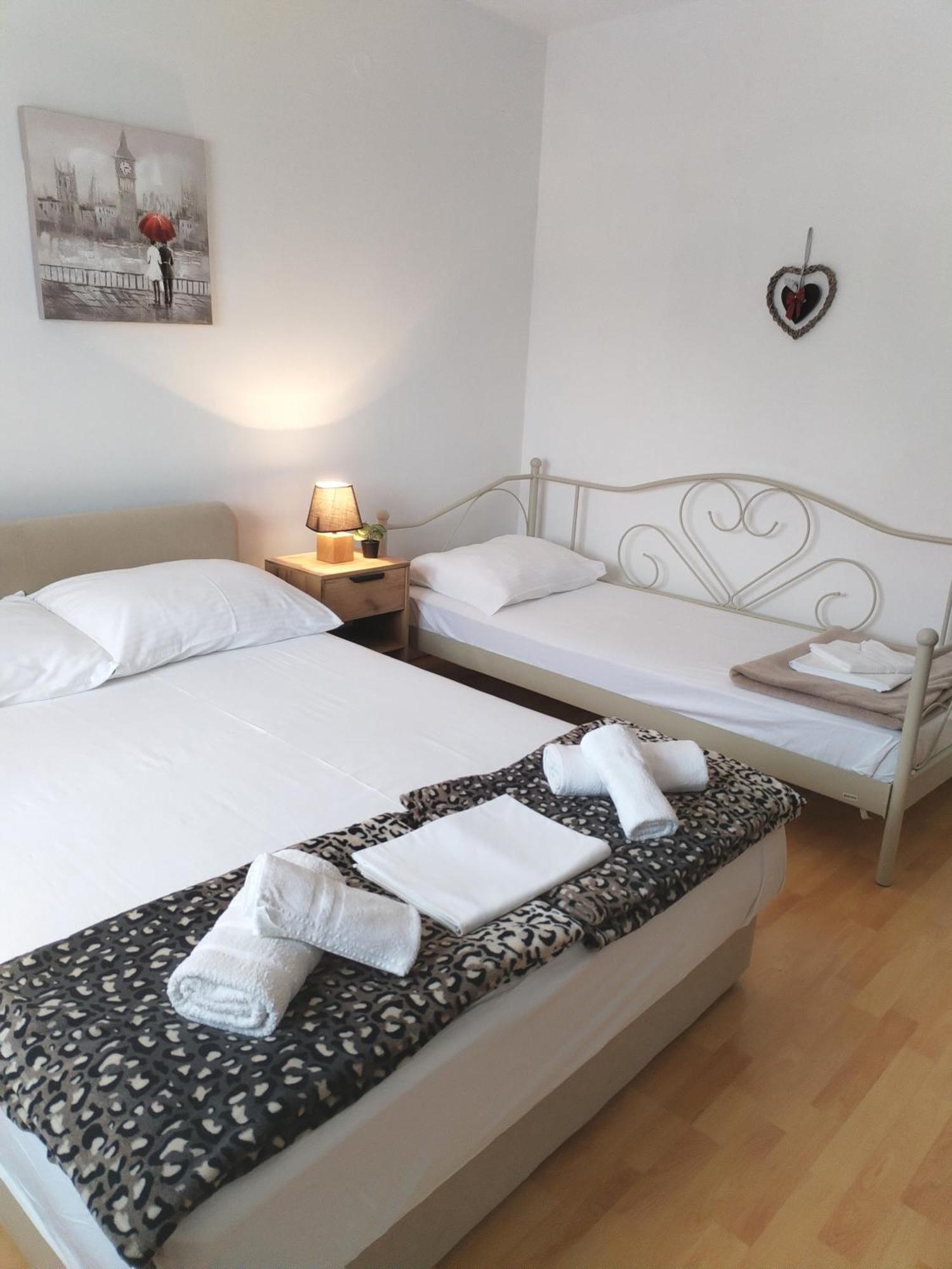 Apartments"Nika" With Private Pool Galovac  Esterno foto
