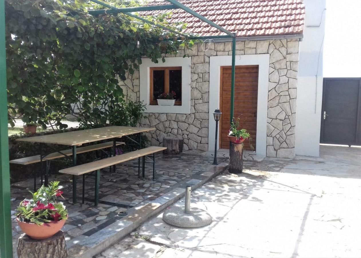 Apartments"Nika" With Private Pool Galovac  Esterno foto