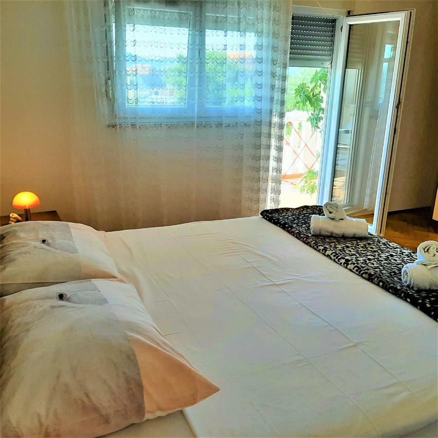 Apartments"Nika" With Private Pool Galovac  Esterno foto