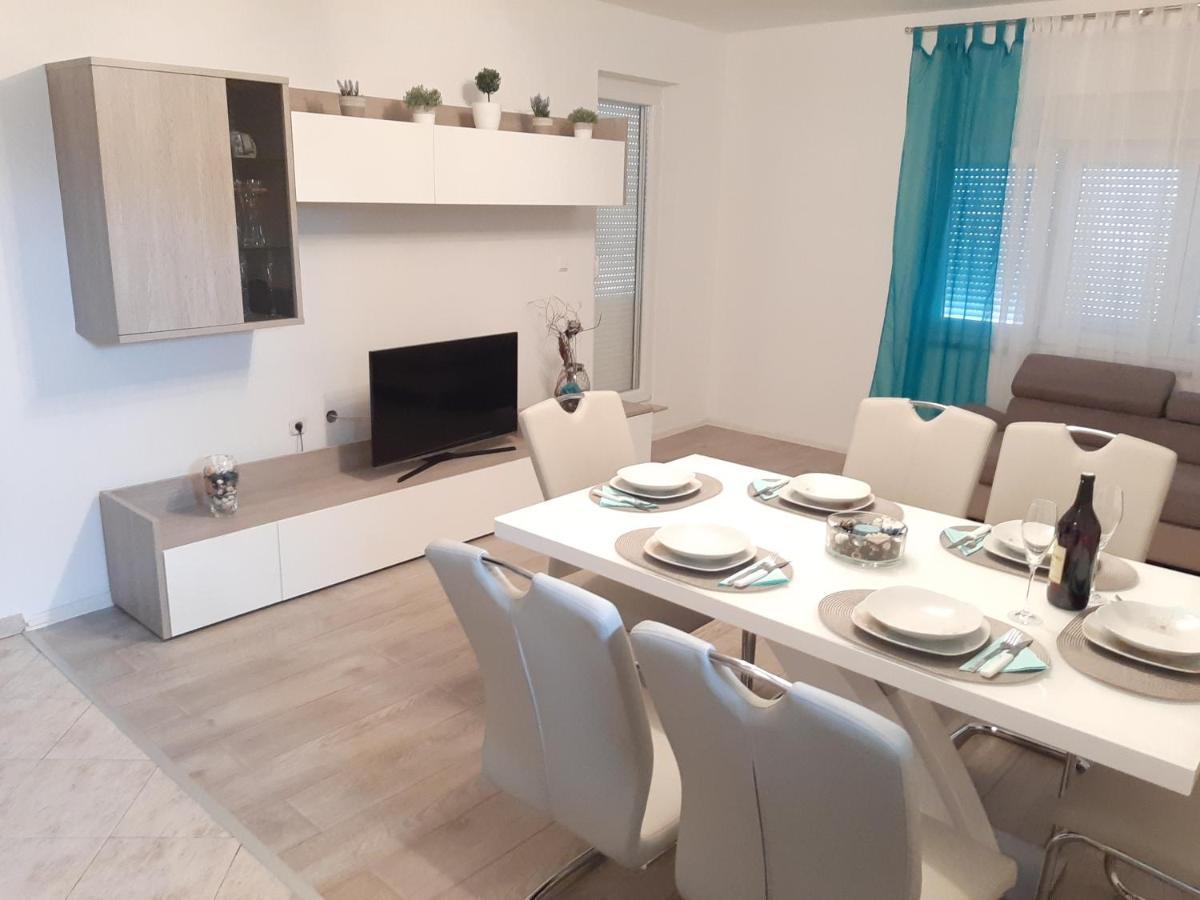 Apartments"Nika" With Private Pool Galovac  Esterno foto