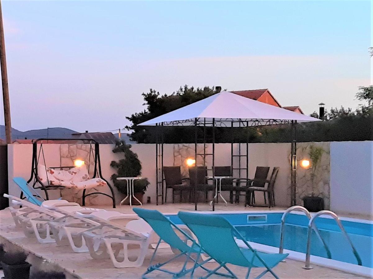 Apartments"Nika" With Private Pool Galovac  Esterno foto